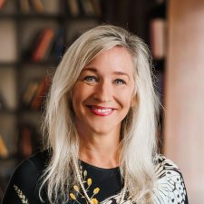 Beth Faiman Headshot